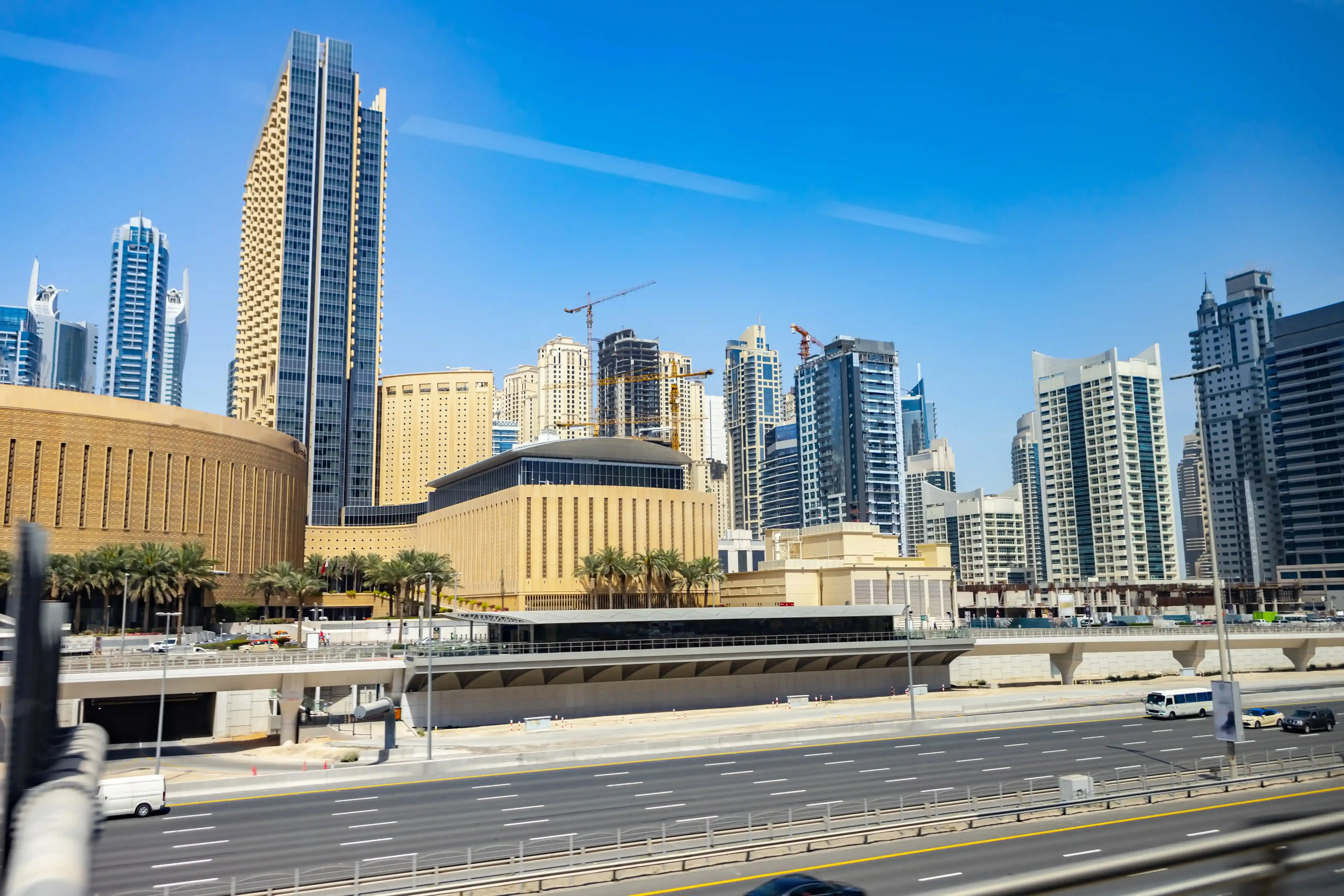 How Luxury Properties in Dubai Build Wealth